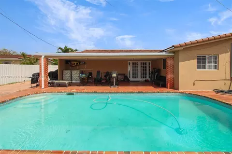 Exterior - 7600 W 15th Ave, Hialeah, FL 33014 photo 1 of 4