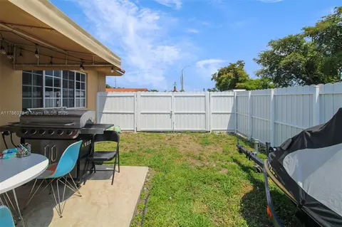 Exterior - 7600 W 15th Ave, Hialeah, FL 33014 photo 4 of 4