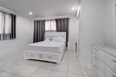 Bedroom - 7600 W 15th Ave, Hialeah, FL 33014 photo 3 of 3