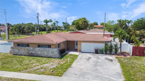 View/Area - 7600 W 15th Ave, Hialeah, FL 33014 photo 2 of 6