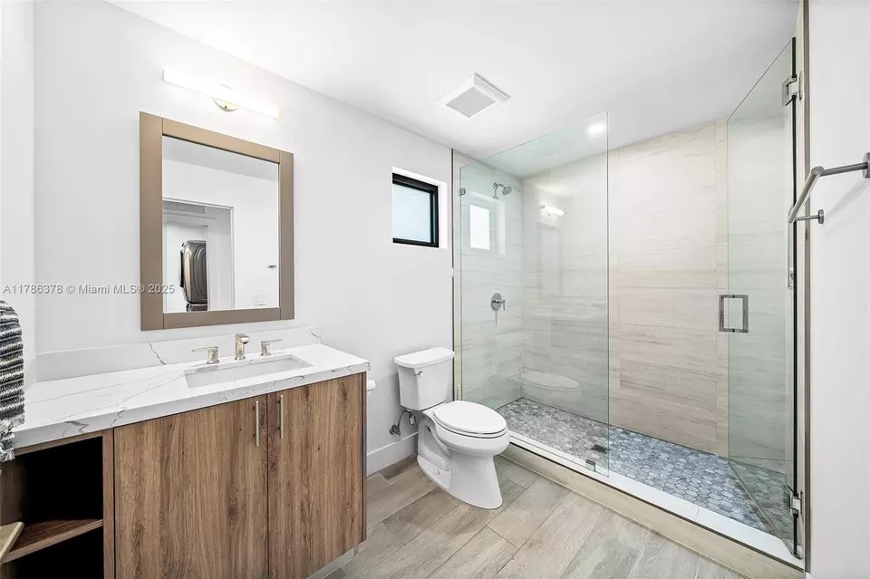 Bath - 1377 SW 22nd Ter, Miami, FL 33145 photo 3 of 4