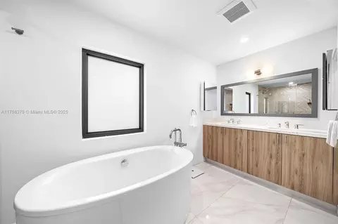 Bath - 1377 SW 22nd Ter, Miami, FL 33145 photo 1 of 4