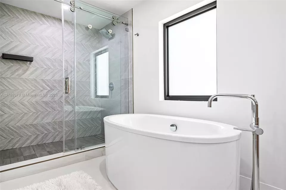 Bath - 1377 SW 22nd Ter, Miami, FL 33145 photo 2 of 4