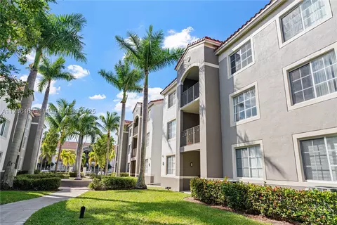 6851 SW 44th St #205, Miami, FL 33155
