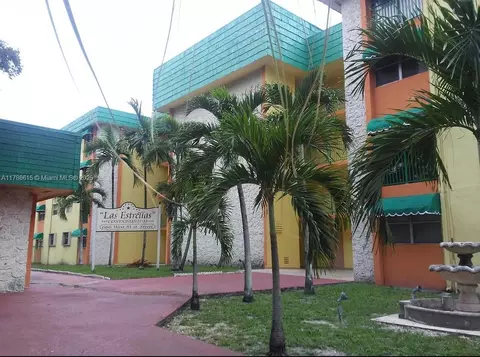 666 W 81st St #127, Hialeah, FL 33014