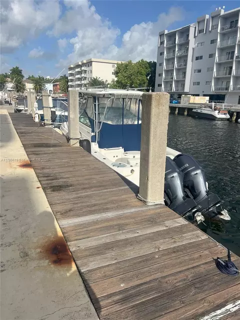 3665 NE 167th St #308, North Miami Beach, FL 33160