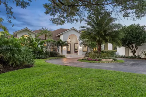 6821 SW 104th St, Pinecrest, FL 33156