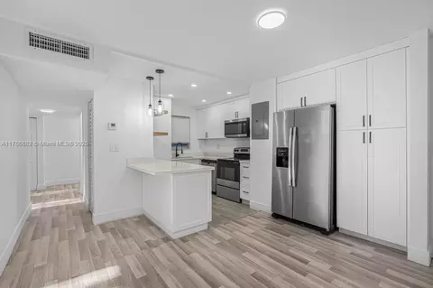 110 Fontainebleau Blvd #202, Miami, FL 33172