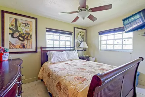 Undisclosed, Miami, FL 33176 photo 17
