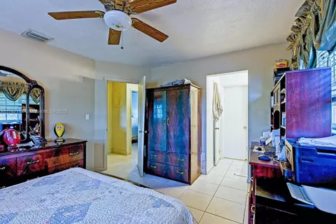 Undisclosed, Miami, FL 33176 photo 14