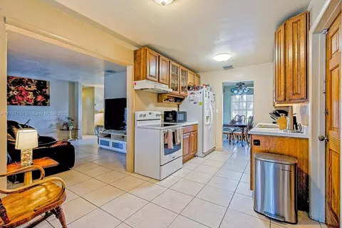 Undisclosed, Miami, FL 33176 photo 9