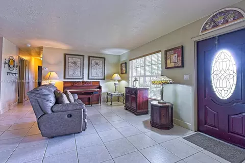 Undisclosed, Miami, FL 33176 photo 2