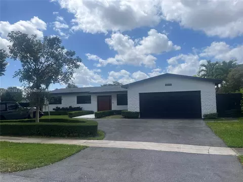 10630 NW 19th Pl, Pembroke Pines, FL 33026