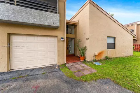 2944 W Missionwood Cir #D-14, Miramar, FL 33025