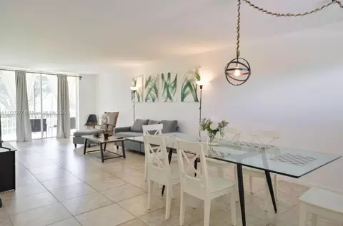8901 Hollybrook #206, Hollywood, FL 33025