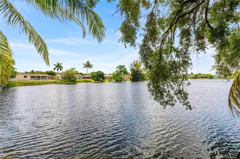 8956 Palm Tree Ln #8956, Pembroke Pines, FL 33024