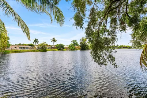 8956 Palm Tree Ln #8956, Pembroke Pines, FL 33024