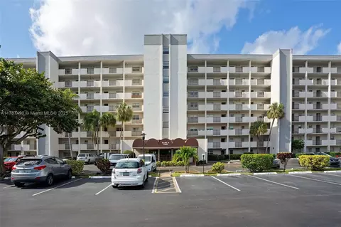 5900 NW 44th St #412, Lauderhill, FL 33319