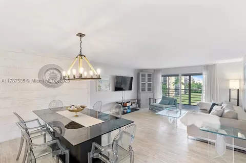 441 SE 3 Rd St #302, Dania Beach, FL 33004