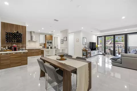 718 Valencia Ave #206, Coral Gables, FL 33134