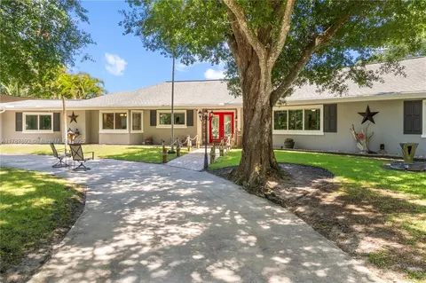 886 44th Ct, Vero Beach, FL 32966