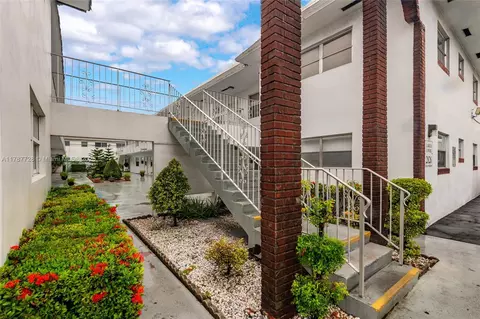 2826 Van Buren St #2, Hollywood, FL 33020