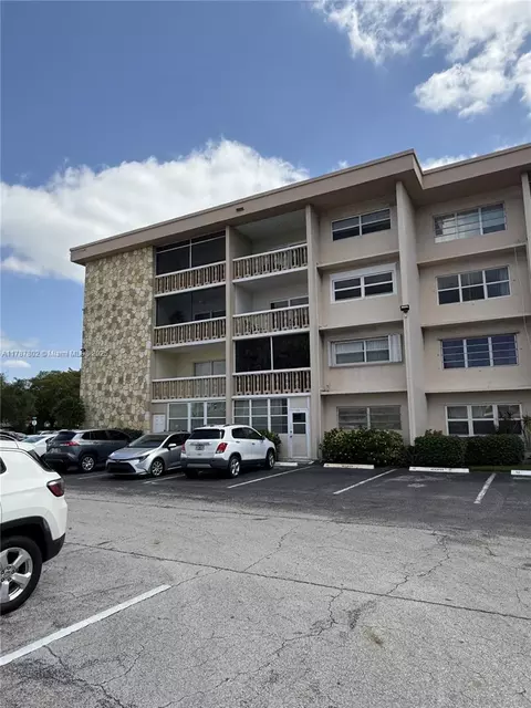 410 SE 2nd St #122, Hallandale Beach, FL 33009