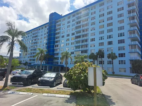 4001 Hillcrest Dr #1009, Hollywood, FL 33021