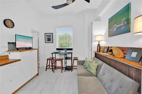 255 W 24th St #136, Miami Beach, FL 33140