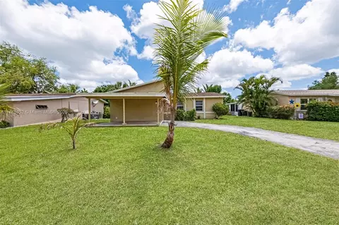 702 SW 79th Ave, North Lauderdale, FL 33068