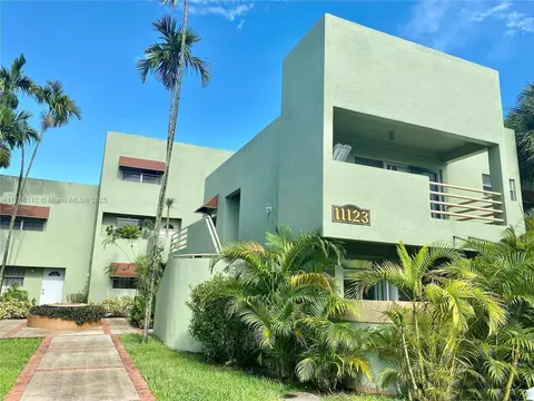 11123 NW 7th St #203-4, Miami, FL 33172
