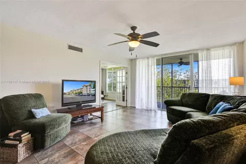 2651 S Palm Aire Dr #402, Pompano Beach, FL 33069