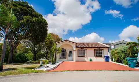 7689 NW 180th Ter, Hialeah, FL 33015