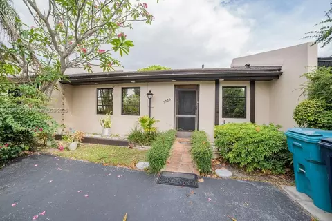 5229 SW 139th Ct, Miami, FL 33175
