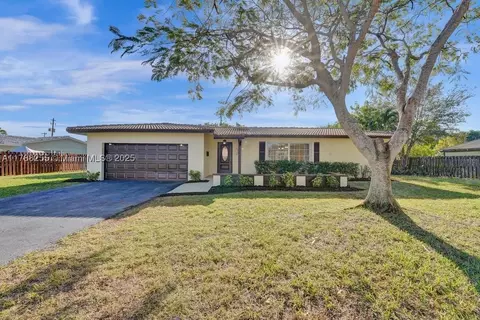930 SW 68th Ave, Plantation, FL 33317