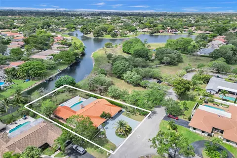 10060 NW 6th St, Coral Springs, FL 33071