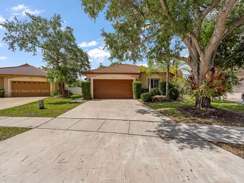 17920 NW 19th St, Pembroke Pines, FL 33029