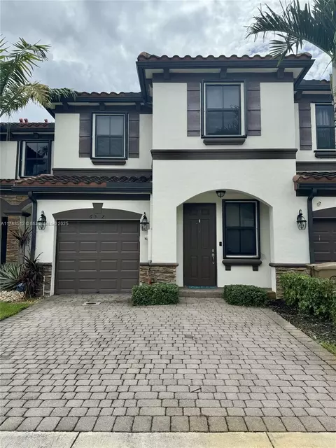 6532 S Anise Ct, Davie, FL 33314
