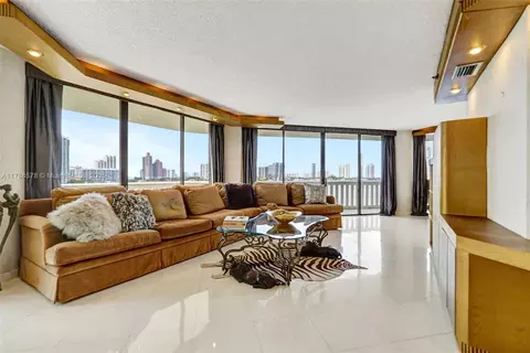 3000 Island Blvd #706, Aventura, FL 33160