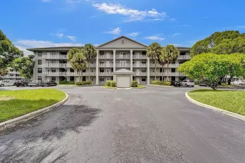 1522 Whitehall Dr #202, Davie, FL 33324