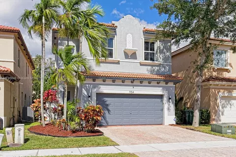 954 NE 37th Ave, Homestead, FL 33033