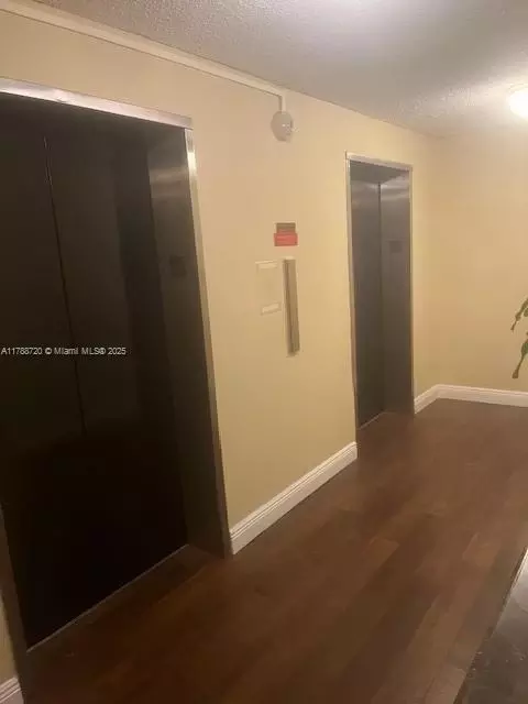 800 NE 195th St #701, Miami, FL 33179