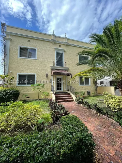 223 Calabria Ave #8, Coral Gables, FL 33134