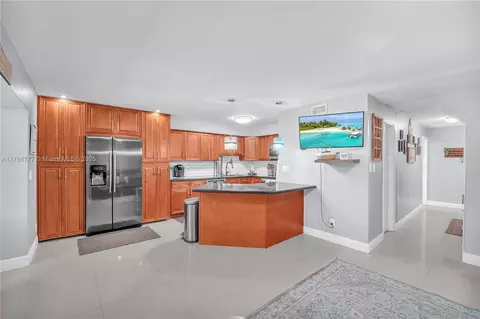 19 Madrid Ln #2-13, Davie, FL 33324