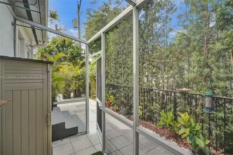 Exterior - 552 Alminar Ave, Coral Gables, FL 33146 photo 8 of 8