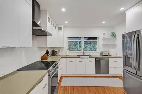 Kitchen - 552 Alminar Ave, Coral Gables, FL 33146 photo 3 of 3
