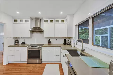 Kitchen - 552 Alminar Ave, Coral Gables, FL 33146 photo 1 of 3