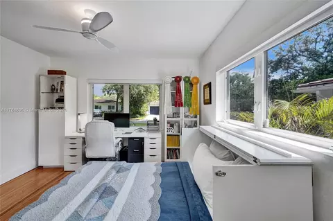Bedroom - 552 Alminar Ave, Coral Gables, FL 33146 photo 3 of 5