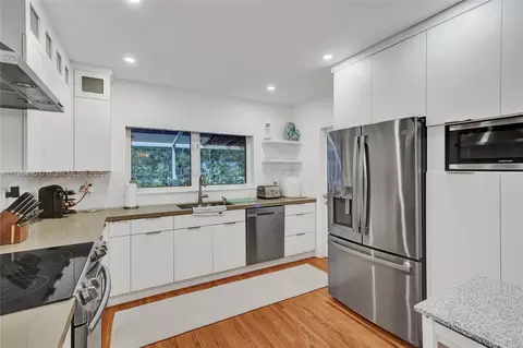 Kitchen - 552 Alminar Ave, Coral Gables, FL 33146 photo 2 of 3