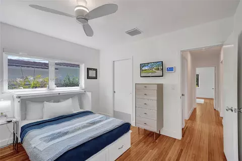 Bedroom - 552 Alminar Ave, Coral Gables, FL 33146 photo 5 of 5